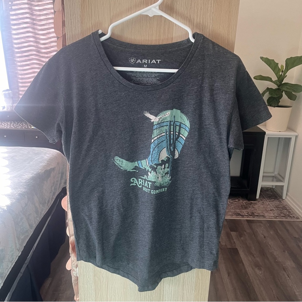 Ariat Boot Company Womens Graphic T-Shirt Charcoal Grey Desert Boot Cactus M